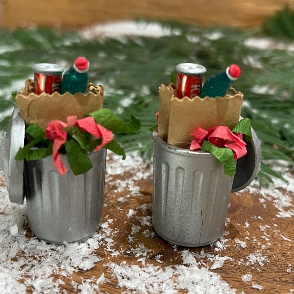 Department 56 Snow Village Service Christmas Trash Cans Set of 2 Retired #5209-4